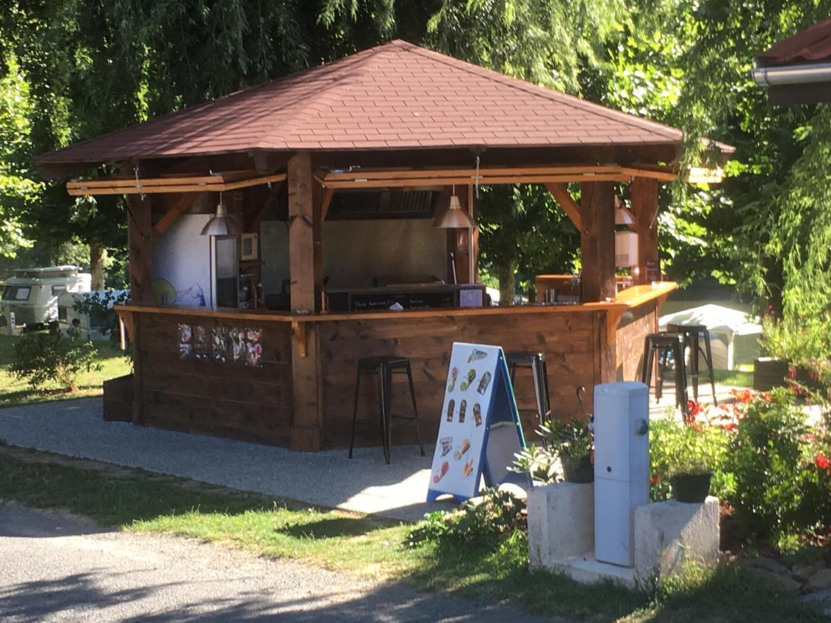 Camping Les Etoiles Saint-Sornin-Lavolps Zewnętrze zdjęcie