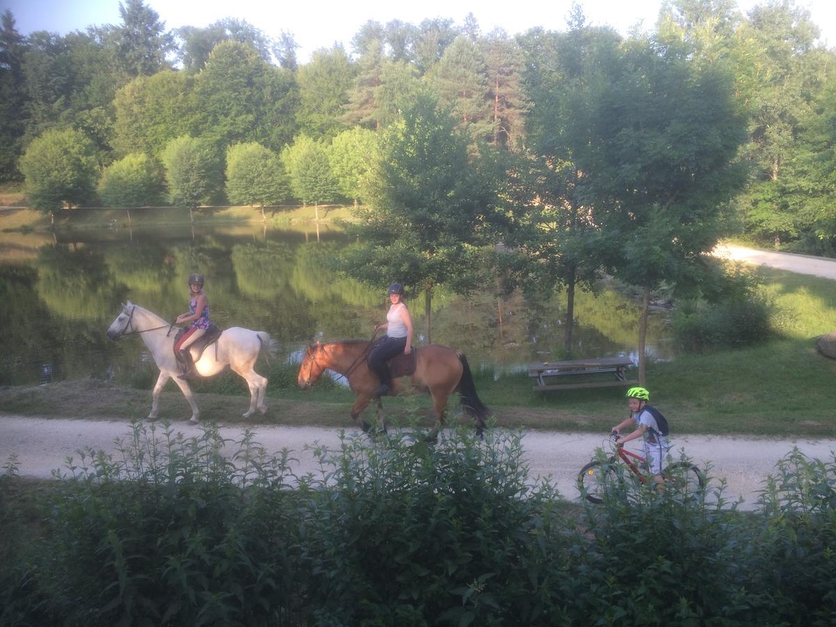 Camping Les Etoiles Saint-Sornin-Lavolps Zewnętrze zdjęcie