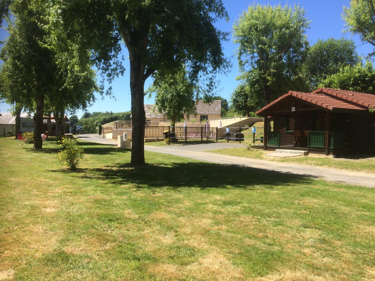 Camping Les Etoiles Saint-Sornin-Lavolps Zewnętrze zdjęcie
